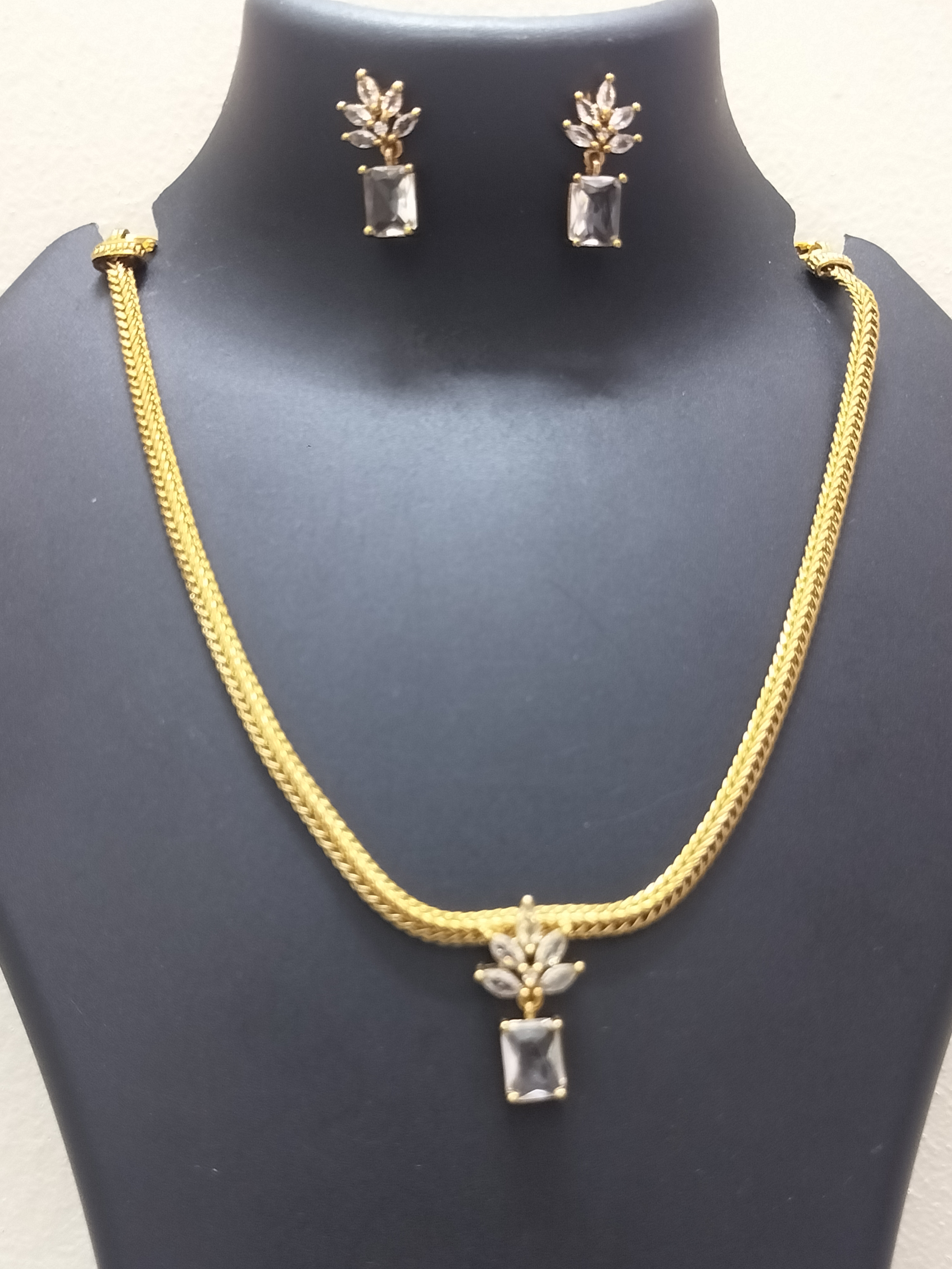 Luxury minimalist pendant