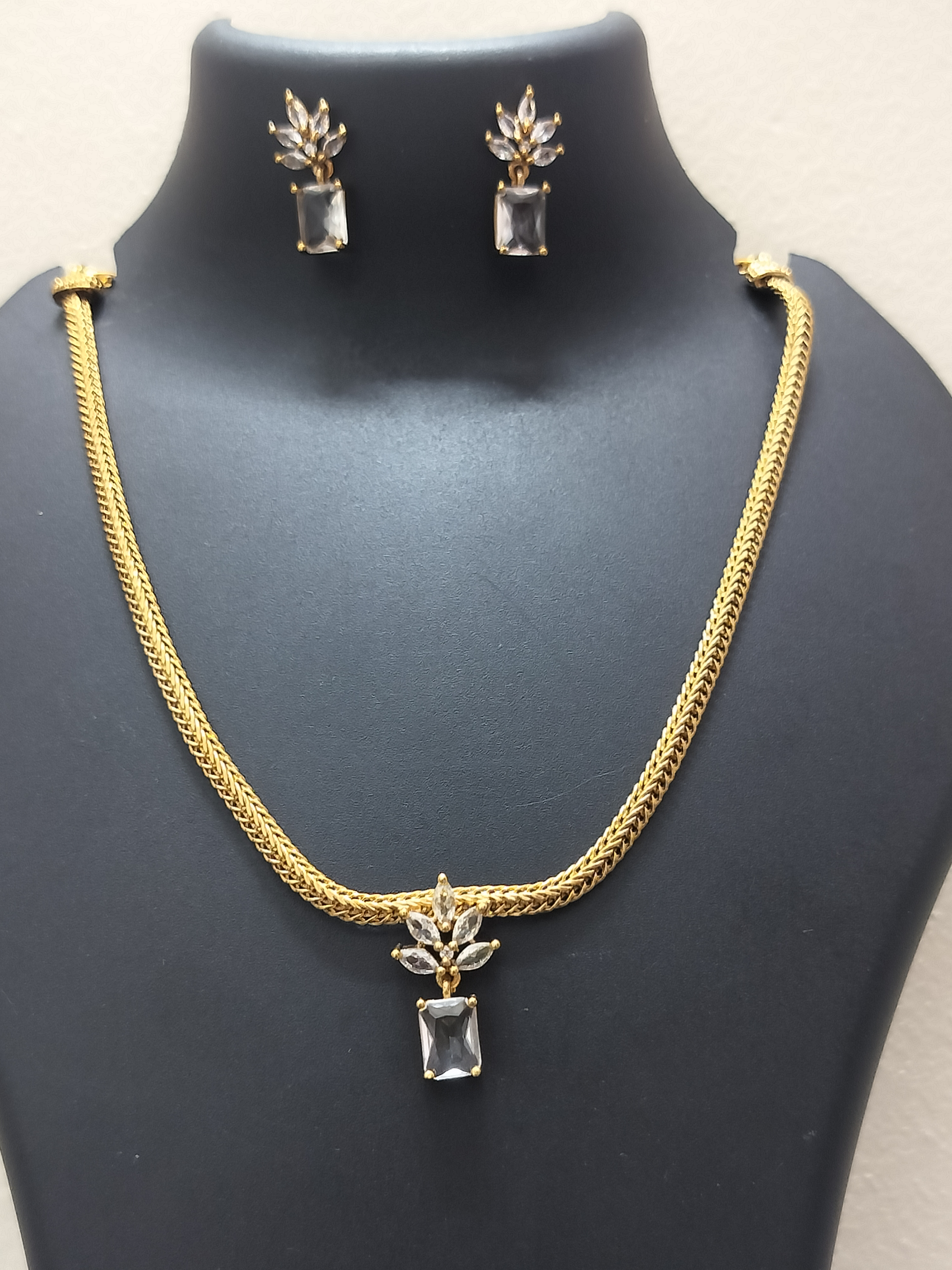 Luxury minimalist pendant
