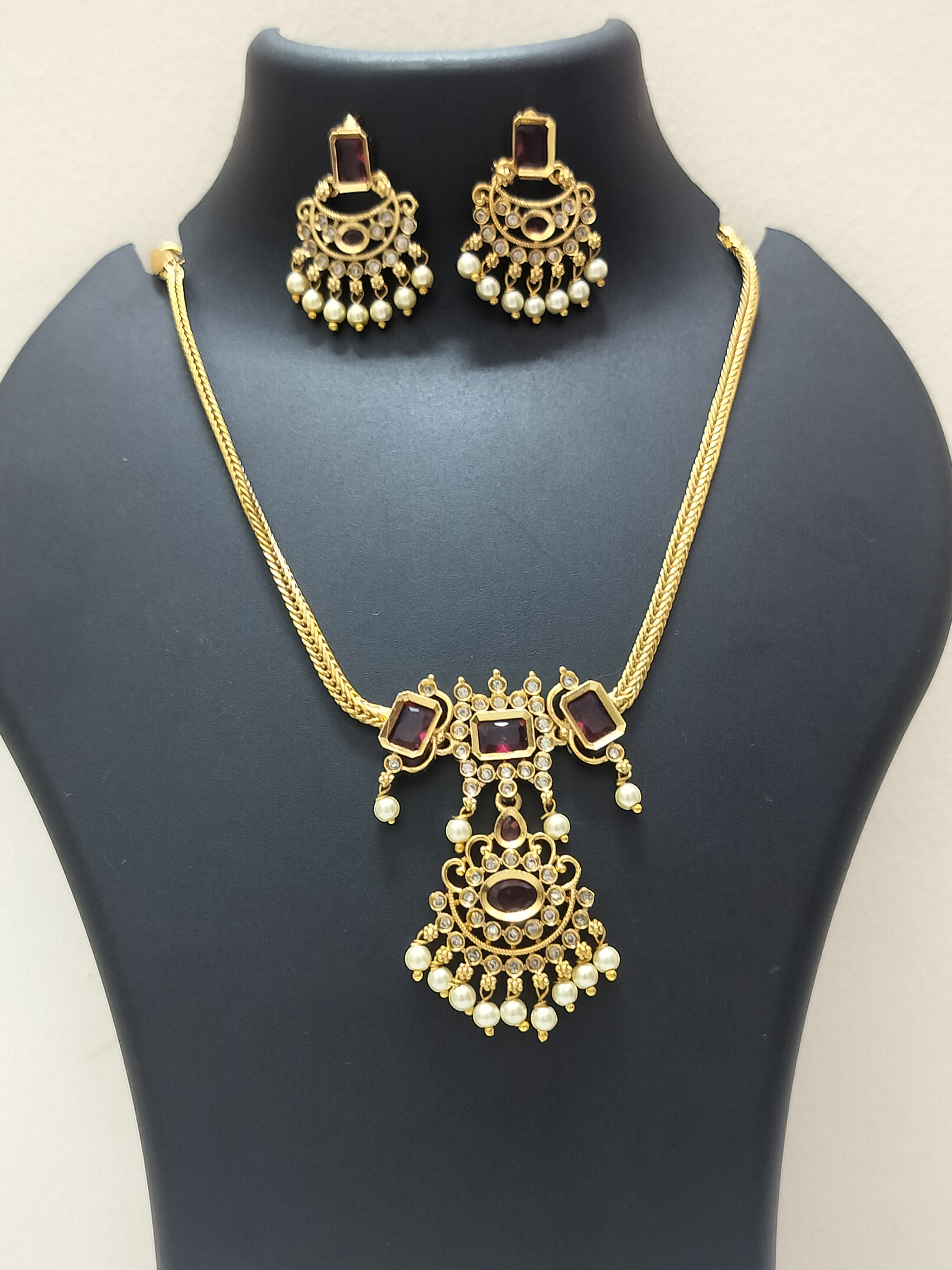 Heritage gold finish ruby pendant