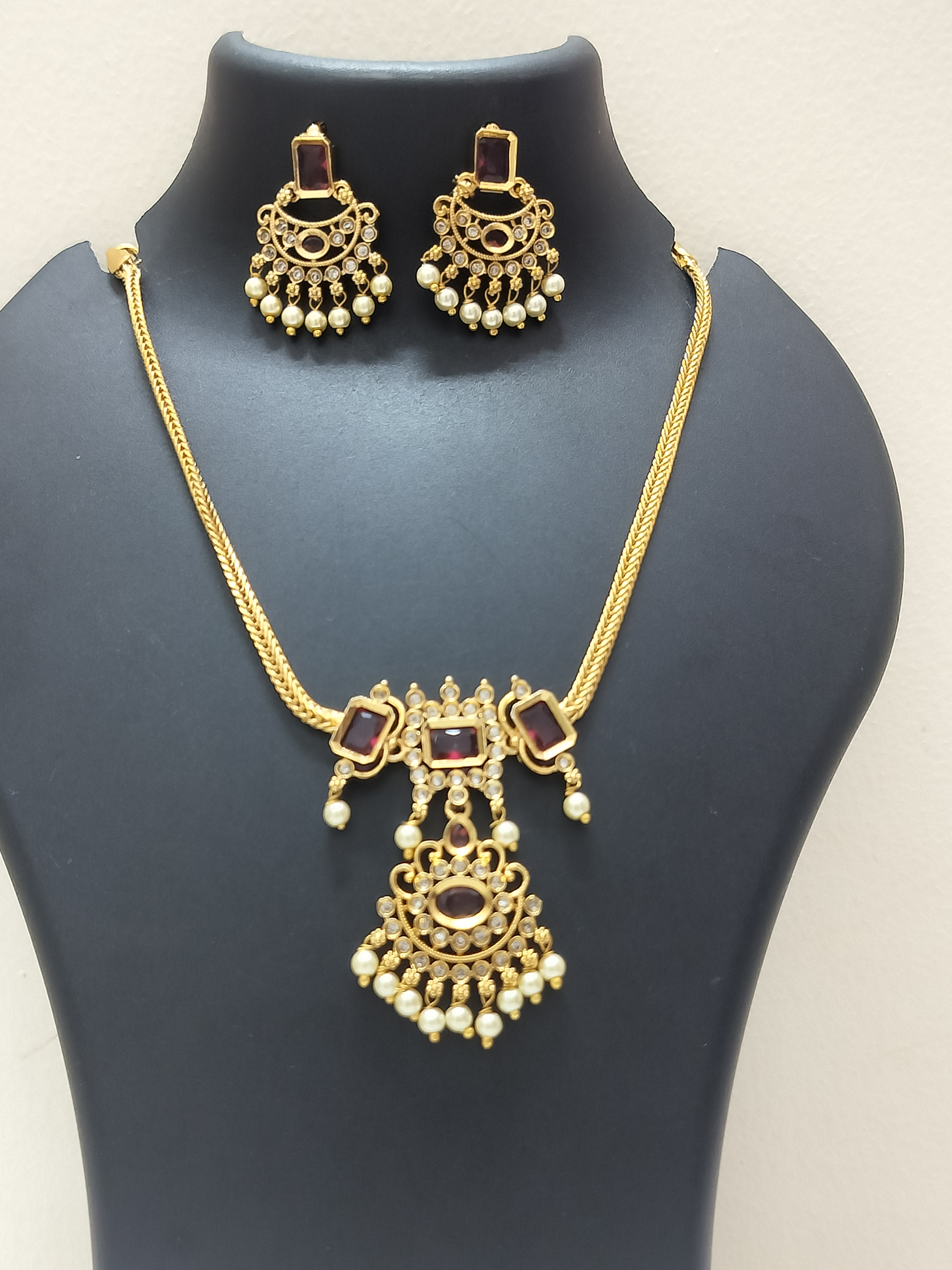 Heritage gold finish ruby pendant