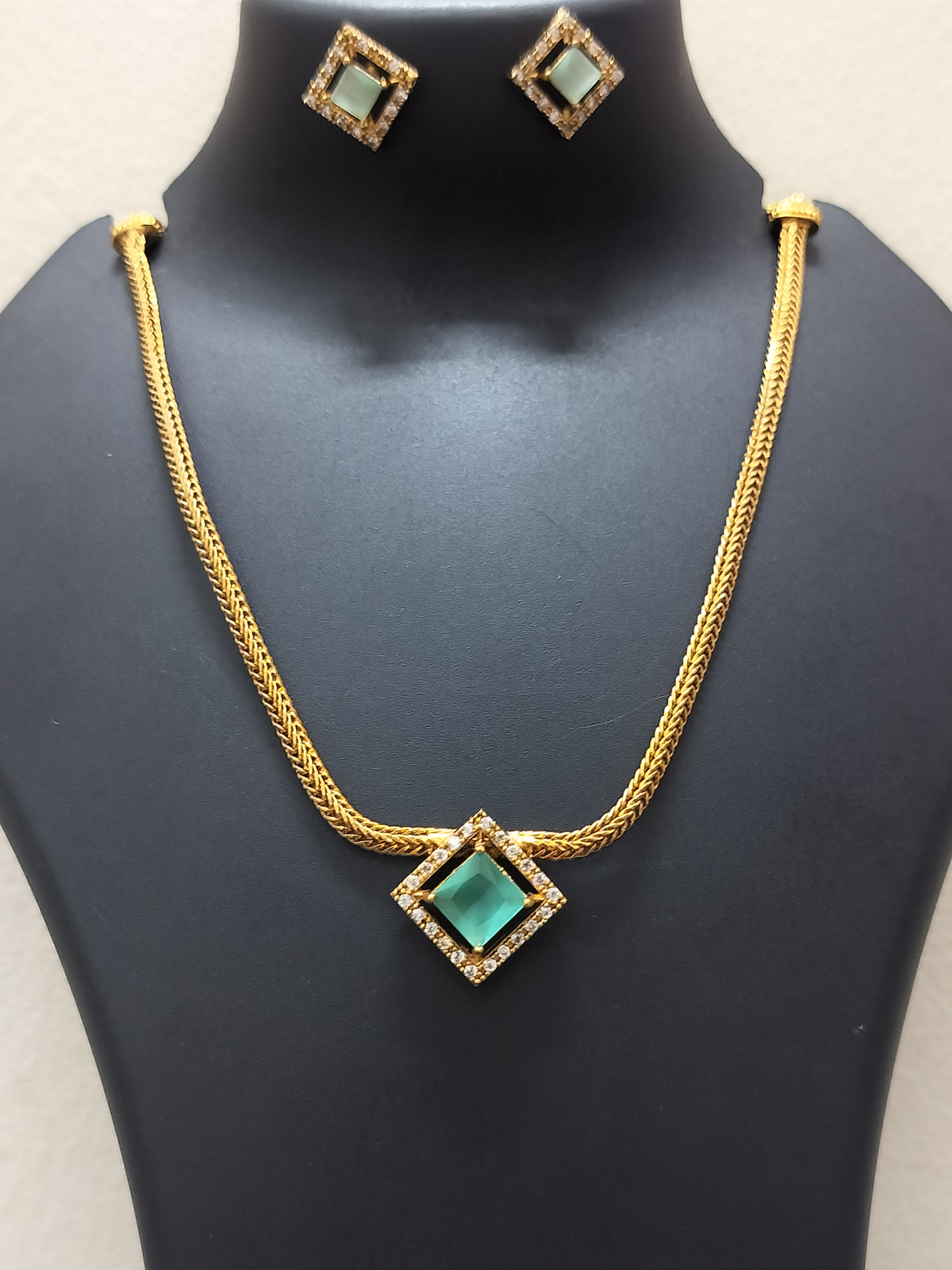 Royal emerald green pendant