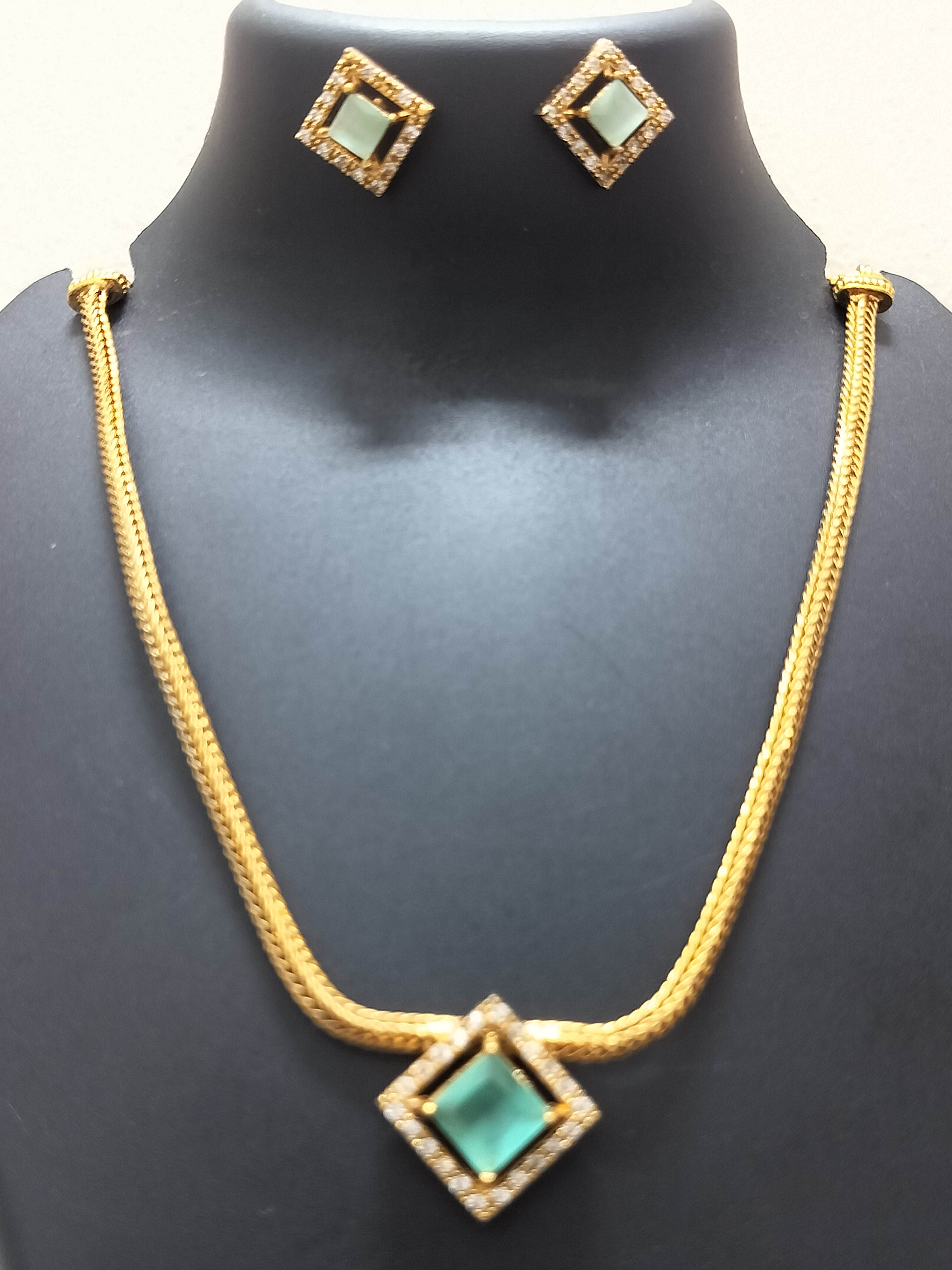 Royal emerald green pendant