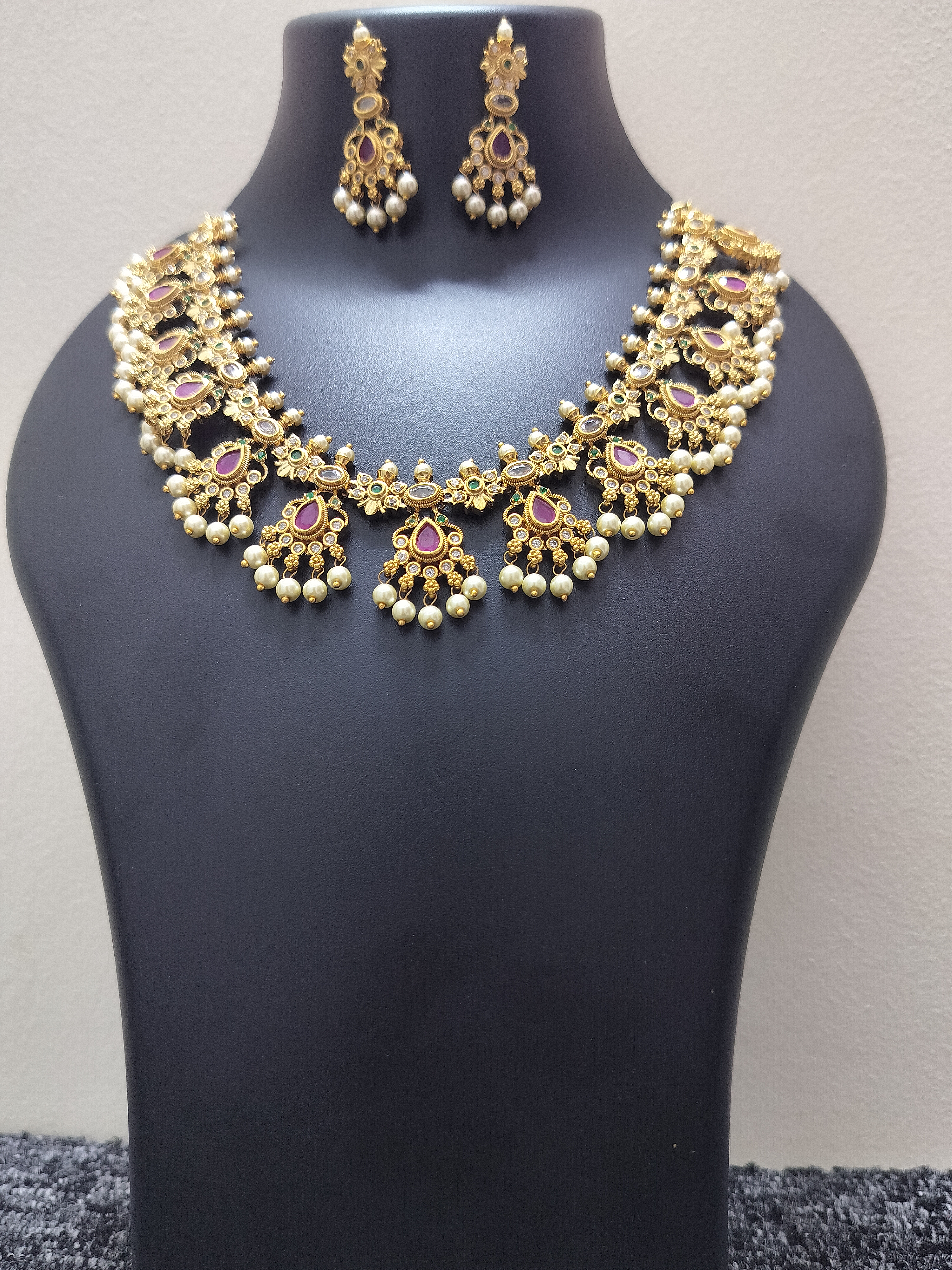 Luxury antique pearl drop