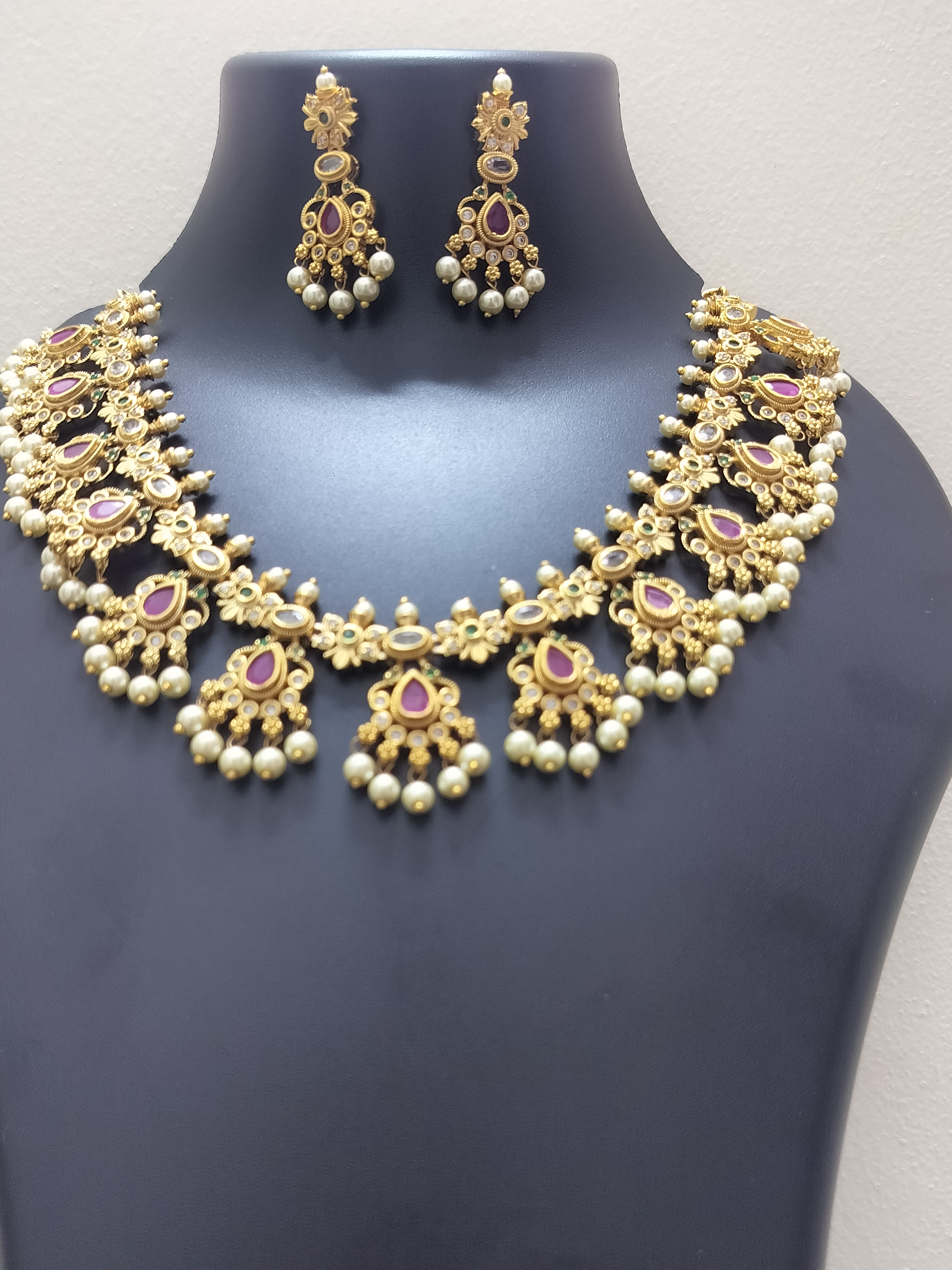 Luxury antique pearl drop